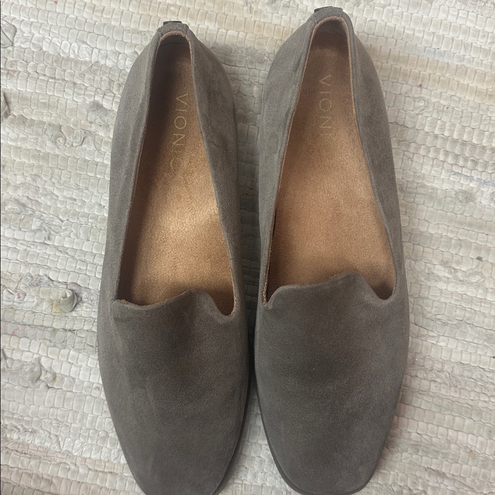 Like new! Vionic WILLA 2.0 Slip On Flat Driftwood Suede - Picture 3 of 10